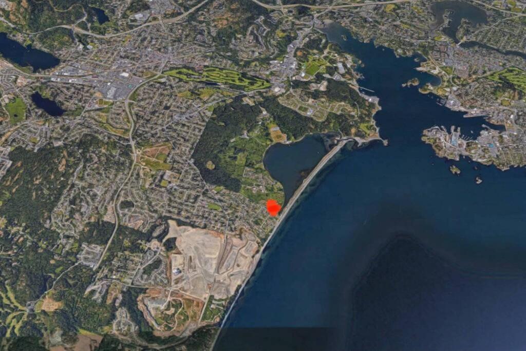 Esquimalt Lagoon Life Apartment